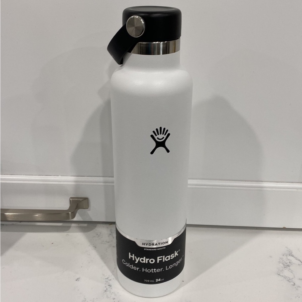 Hydro Flask NWT 24 oz